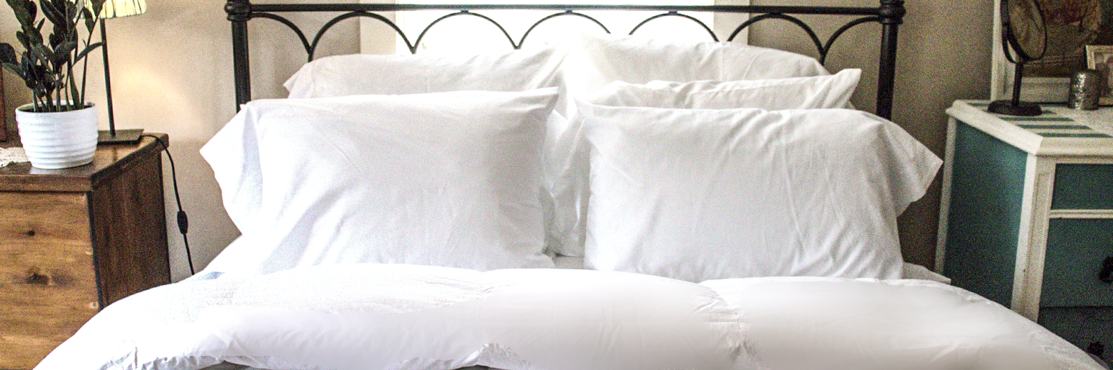 American Blanket Company - Fluffy hypoallergenic bed pillows