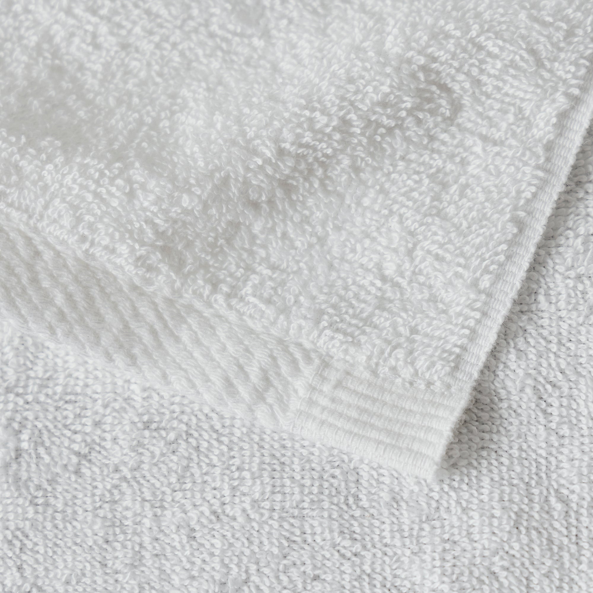 AMERICAN BLANKET COMPANY - COTTON TOWELS - CRISP WHITE COTTON TOWELS CLOSE UP DETAIL OF HEMMED EDGE