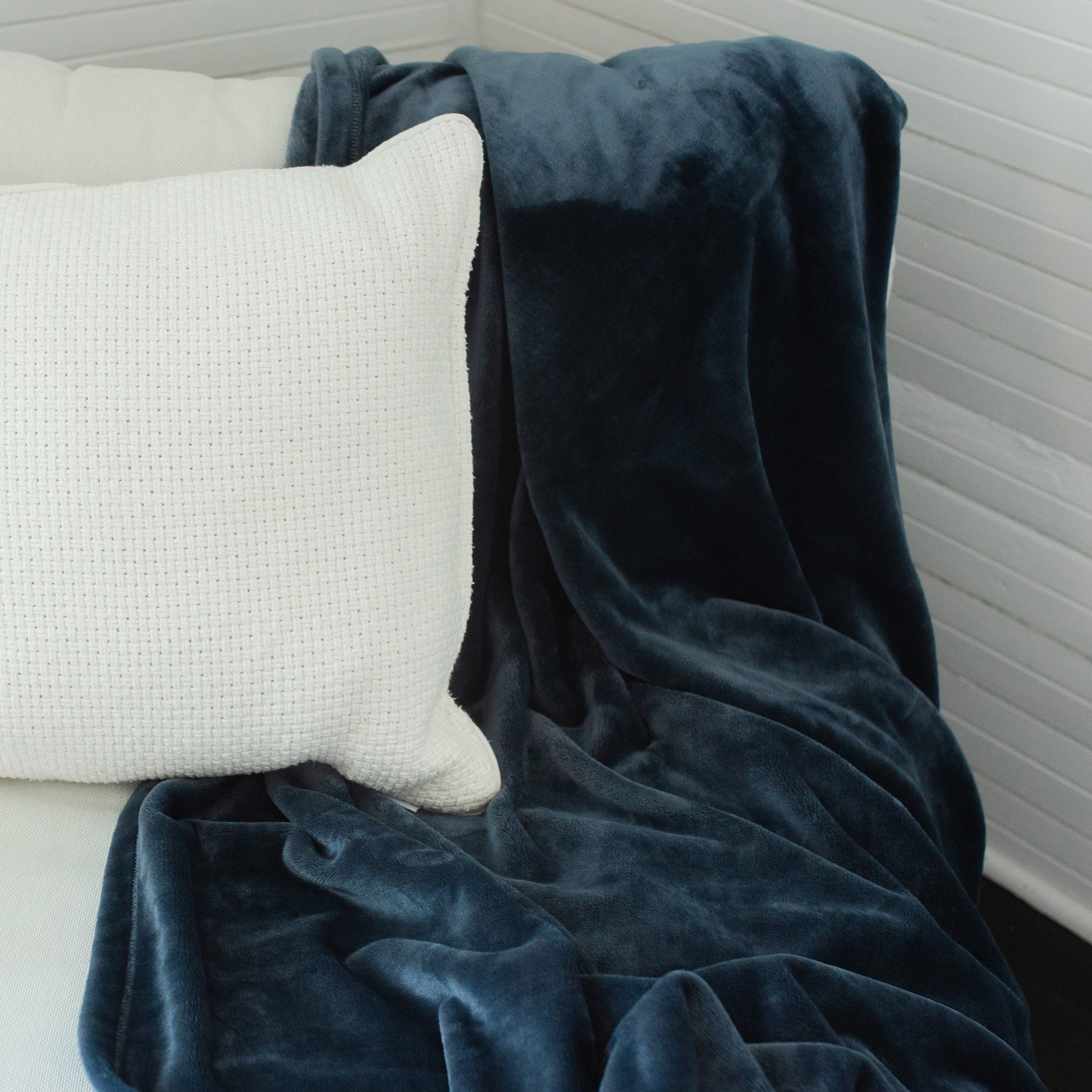 Lustersoft Throw Luster Loft Fleece Throws | Elevate Your Comfort