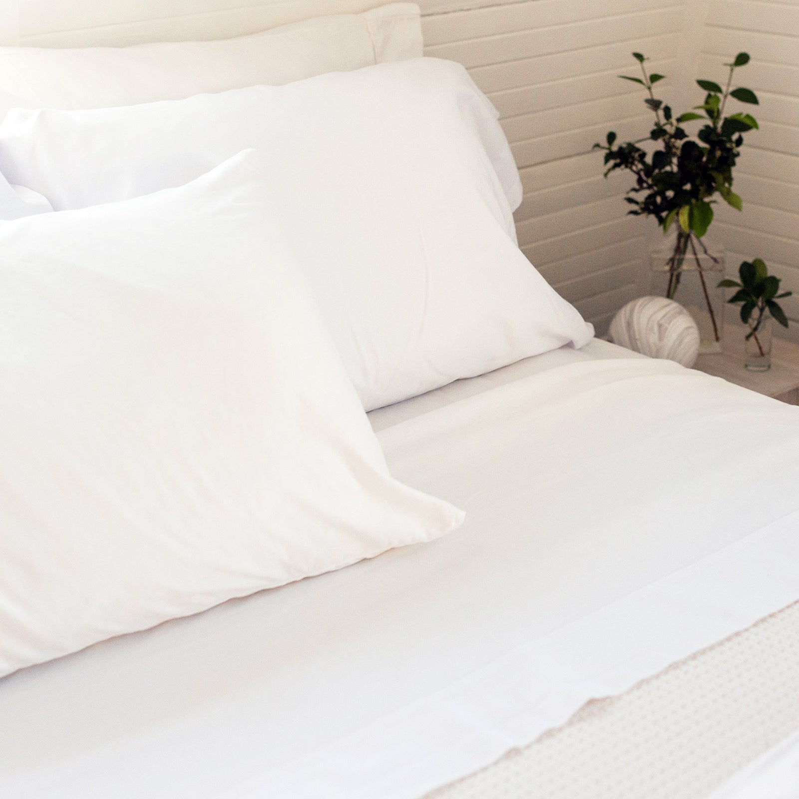 American Blanket Company - 100% Cotton Sheets Made In USA -  Crisp cotton sheets on a freshly made bed.